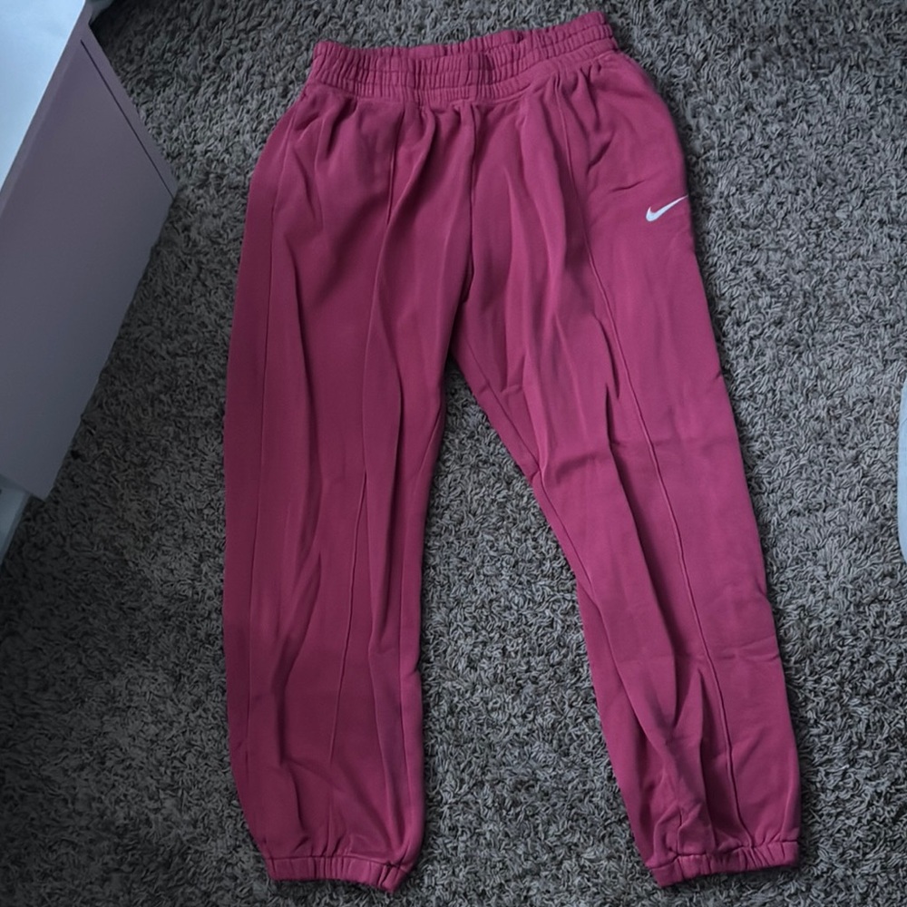 Nike Pink Ankle Cropped Pants